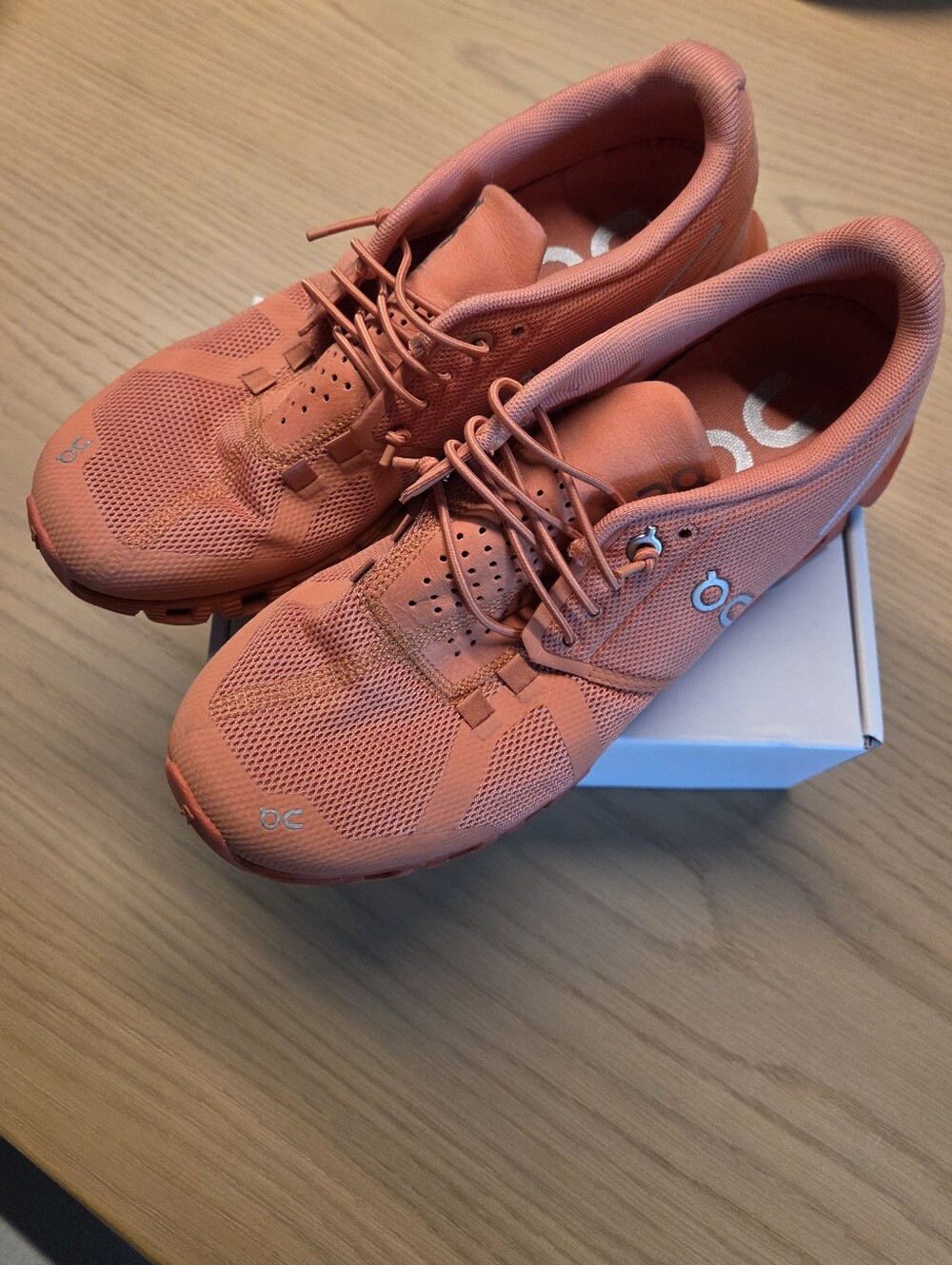 On Cloud 2.0 Women’s Running Shoes Size 8 Orange Swiss Engineering